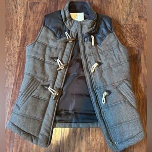 NWOT Ci Sono Vest, Herringbone print, size small!